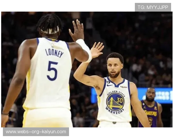 _勇士队再现神射手本色，攻势凌厉_，勇士队伍