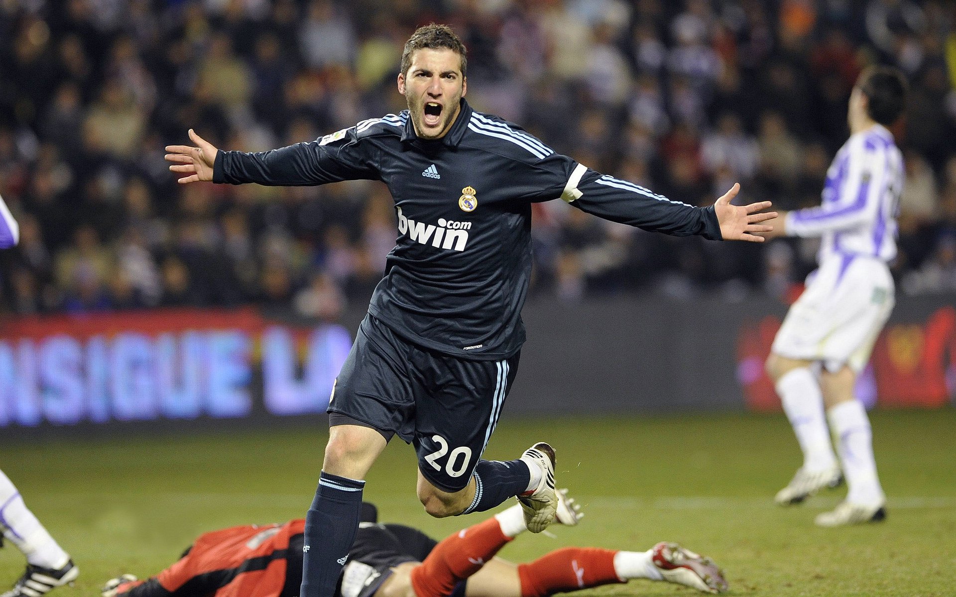 乔治·巴尔:全黑队中场的“稳定器”,每次传球都充满威胁