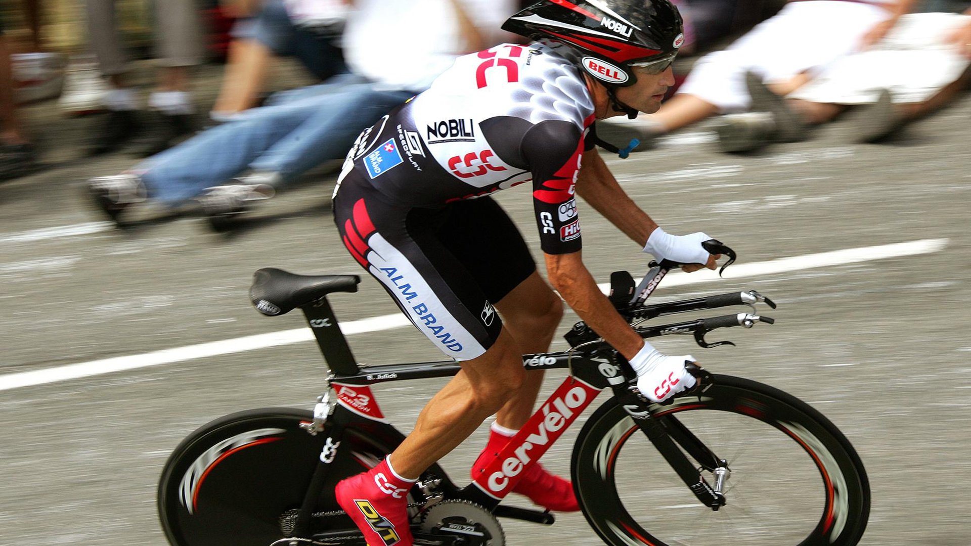 普劳德蝶泳决赛展现顶尖速度，普劳德游泳