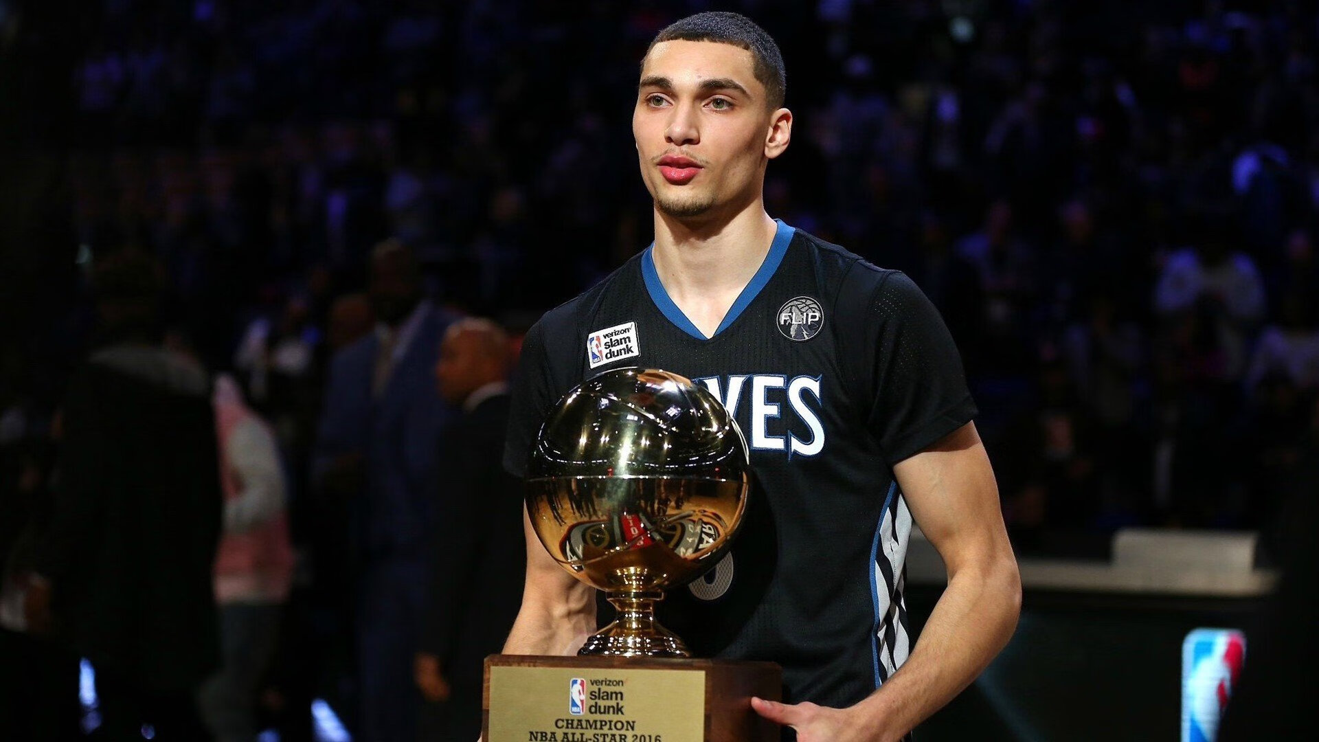 《堡垒之夜》推出“未来城市”主题皮肤，潮流引领