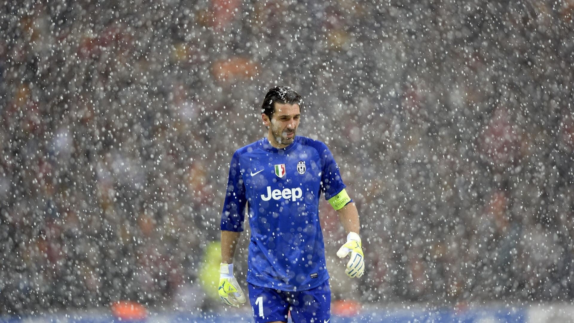 新加坡举办国际足球友谊赛，友谊赛促进交流，新加坡足球联赛中国球员